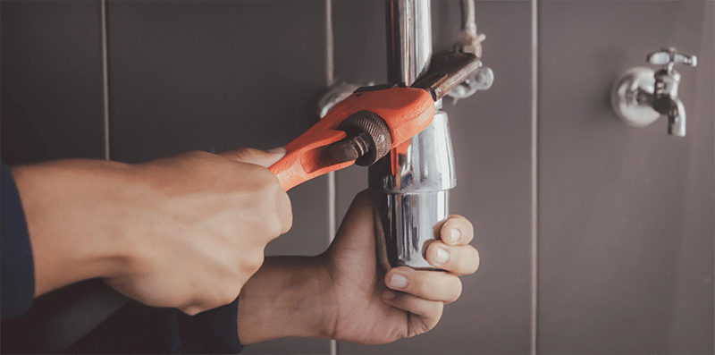 Professional cleaner fix sink smells